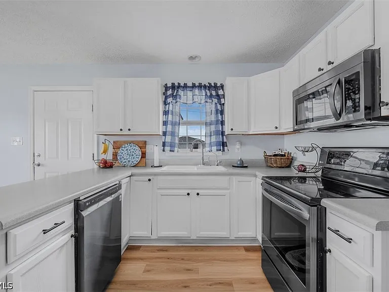 1177 Jay Ter — Photo 3