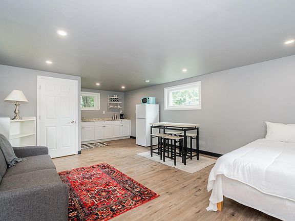 3rd image of 38.5 Madison St #38.5