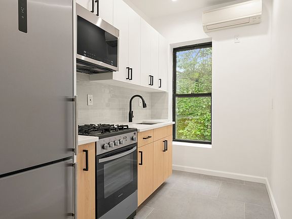 3rd image of 448 Halsey St #2