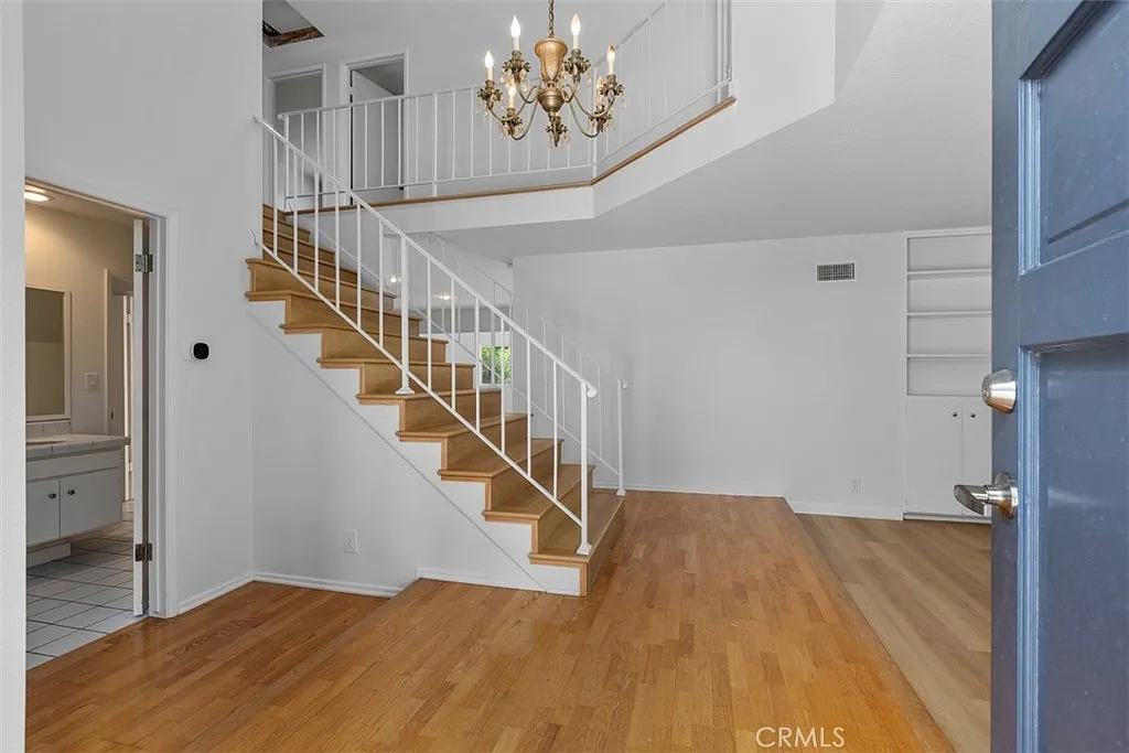 5 bed, 2.5 bath, 2698 sqft, $6,495 — Photo 4