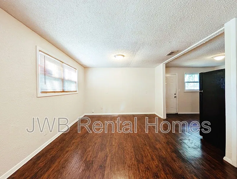 Cedar Hills — Photo 3