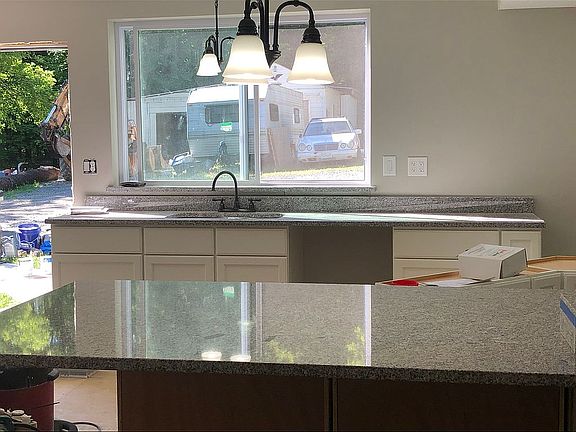 Kitchen island 