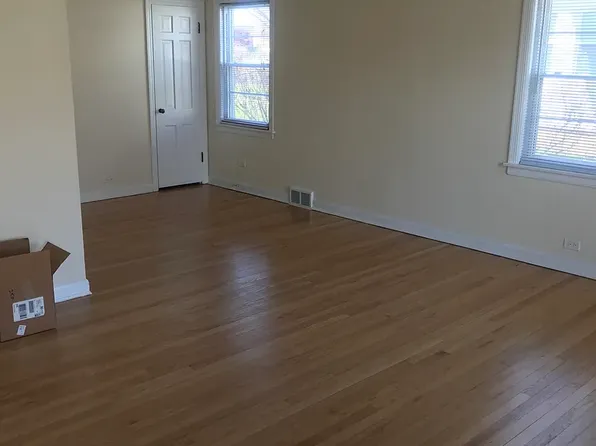 8064 Elmwood St #M04r, Skokie, IL 60077