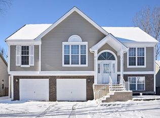 1064 Clover Hill Ln, Elgin, IL 60120