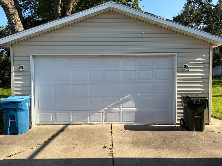 1632 Easton Ave — Photo 3