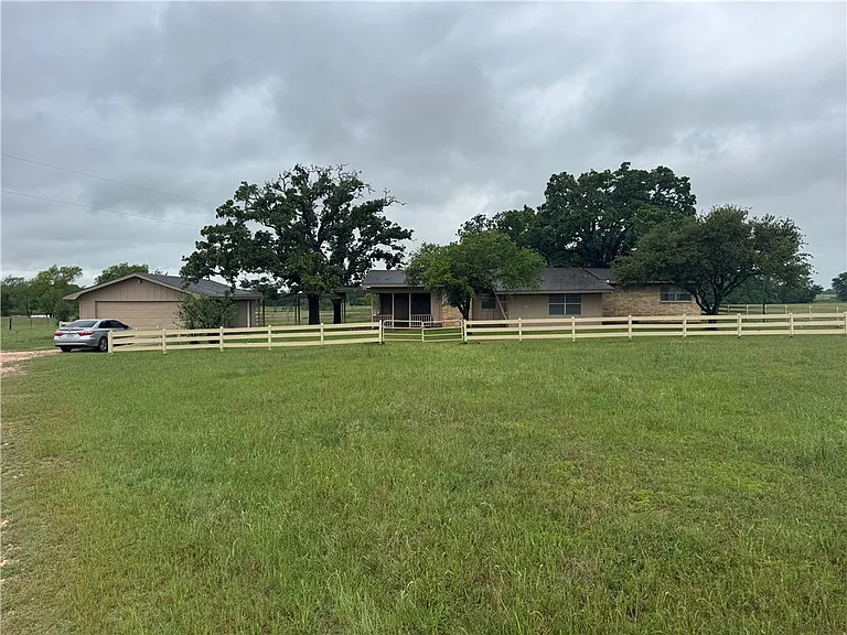 1063 Bowman Ln — Photo 13