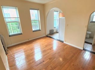 30-42 42nd St #2F, Astoria, NY 11103