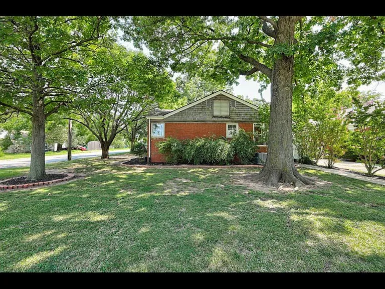 3217 N Villa Ave — Photo 6