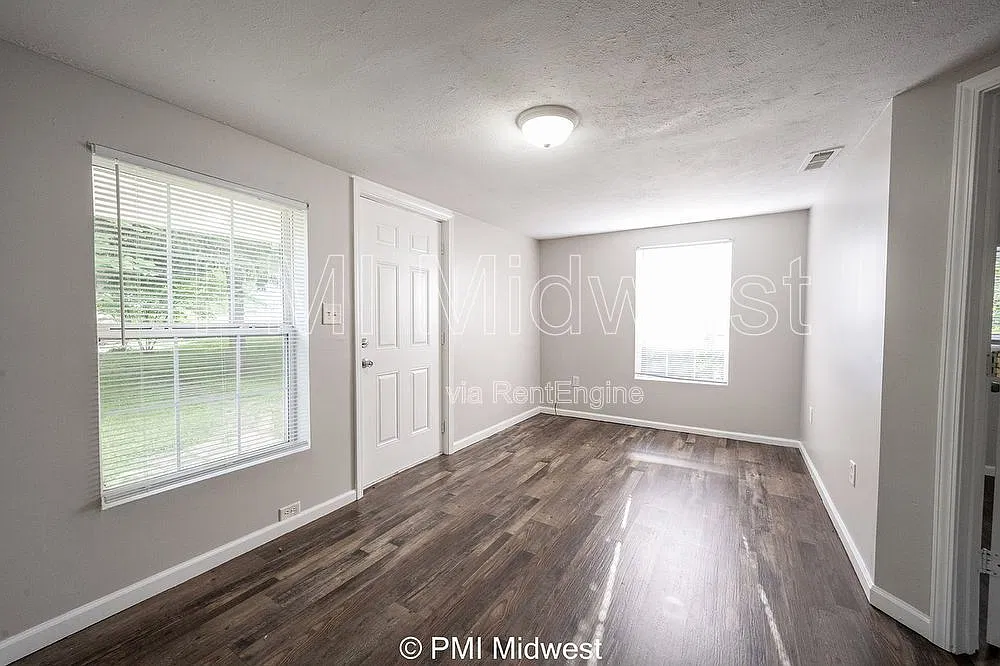 2 bed, 1.0 bath, 804 sqft, $1,149 — Photo 3