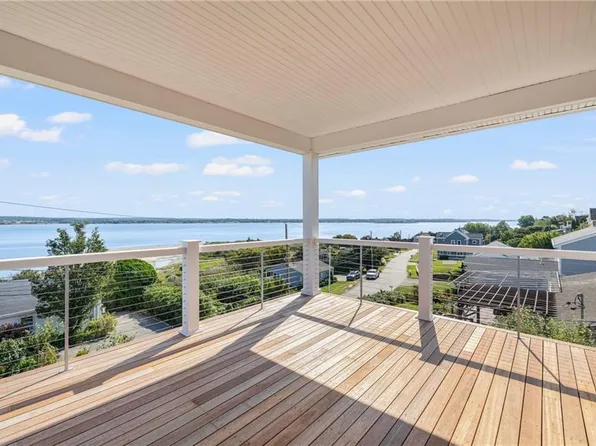 121 Robin Rd, Portsmouth, RI 02871