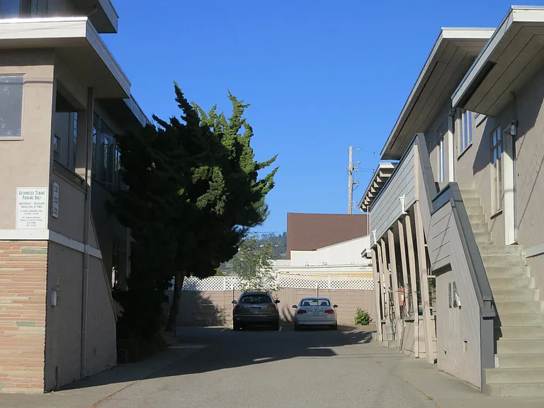 3220 Yosemite Ave — Photo 2