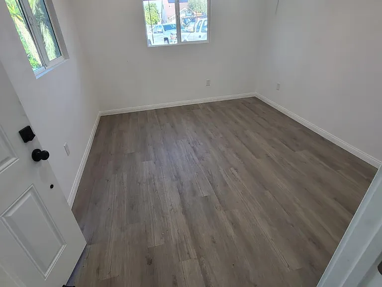 427 E Moss St #1 — Photo 10