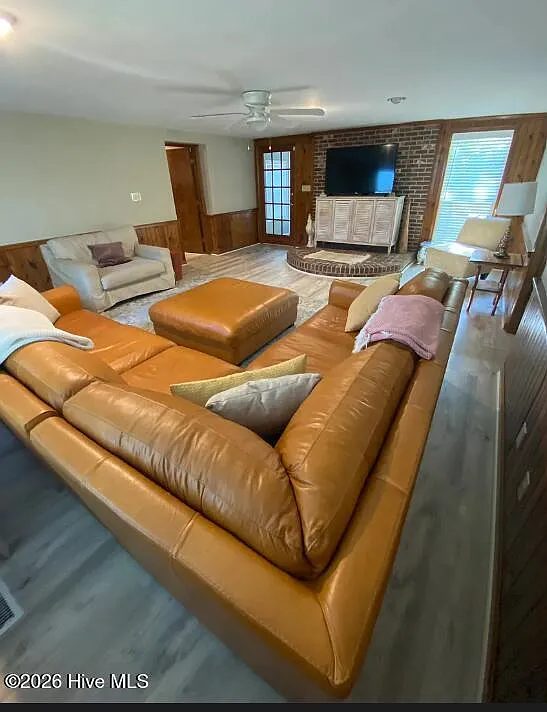 3 bed, 2.0 bath, $2,400 — Photo 2