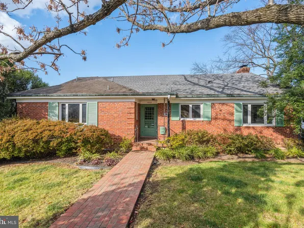 4837 27th St N, Arlington, VA 22207