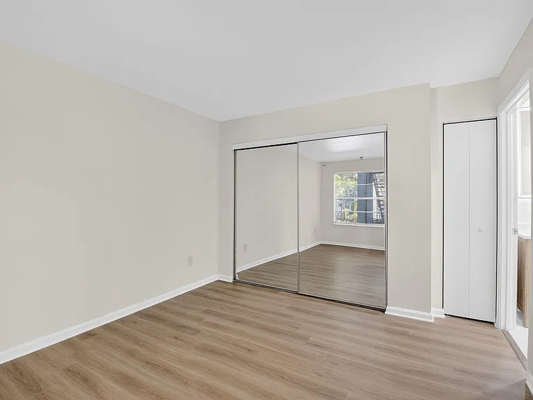 2175 Crystal Way #G — Photo 11