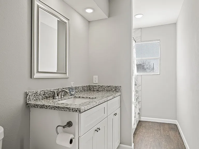 Greylog Dr — Photo 5