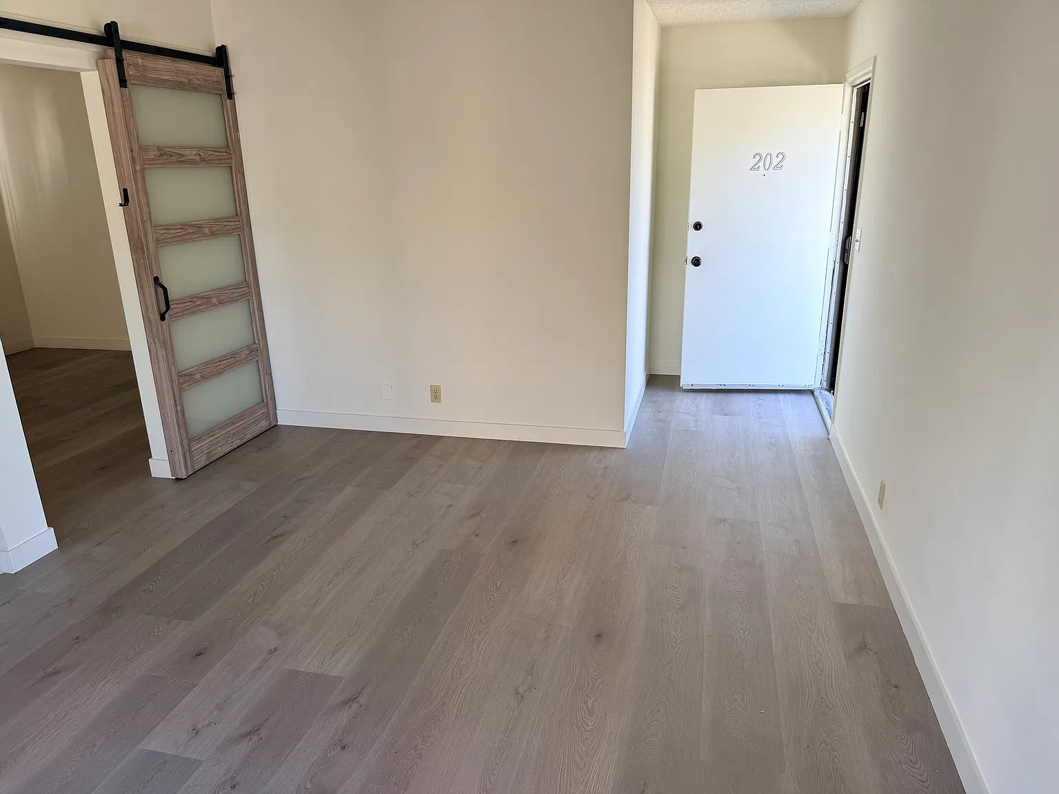 1 bed, 600 sqft, $2,200 — Photo 3
