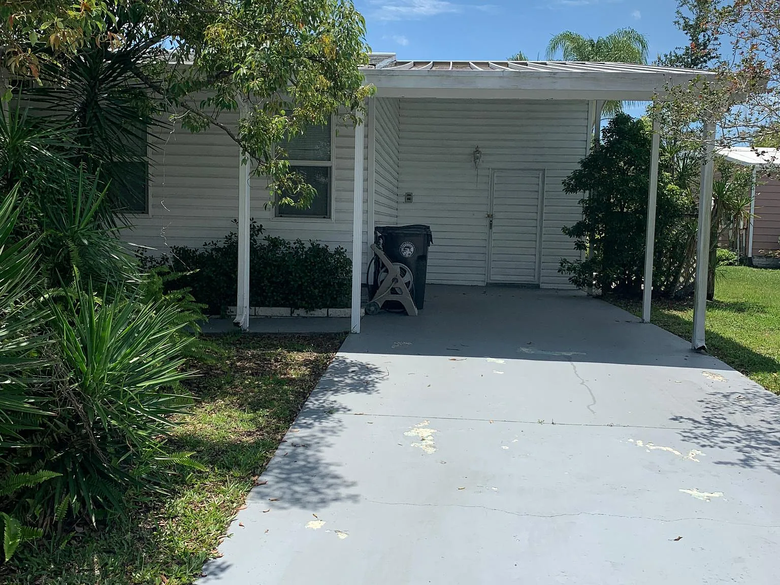 404 Dolphin Dr S — Photo 4