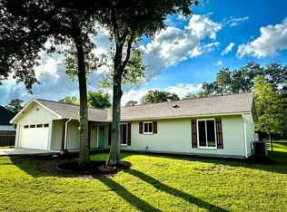 232 Park Dr, La Grange, TX 78945