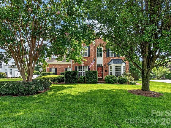 3rd image of 127 Corona Cir