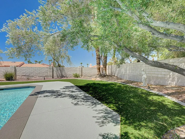 538 Lambeth Ct — Photo 41