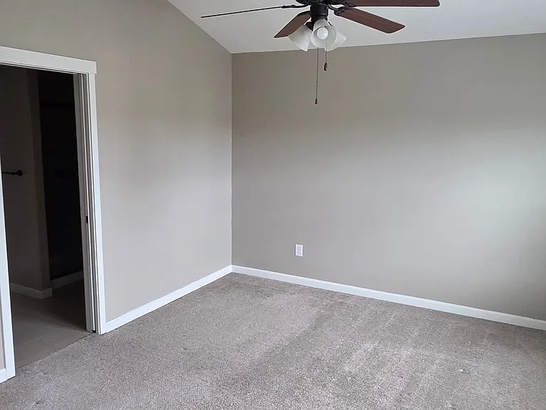 2710 NE 130th Ct — Photo 6