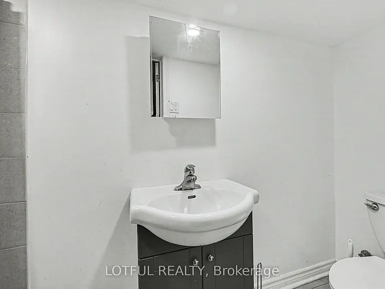 2427 Chasseur Ave #3 — Photo 12