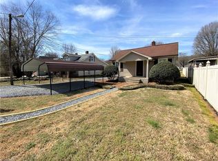 206 N 9th Ave, Mayodan, NC 27027