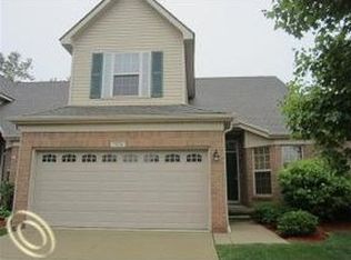 7824 Chloe Ct #142, Van Buren Twp, MI 48111
