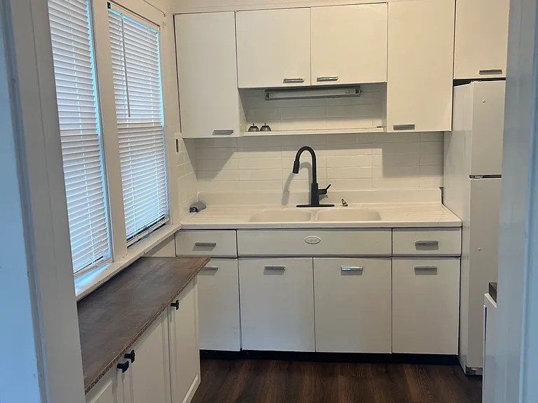 1590 Victoria Ave #2 — Photo 1