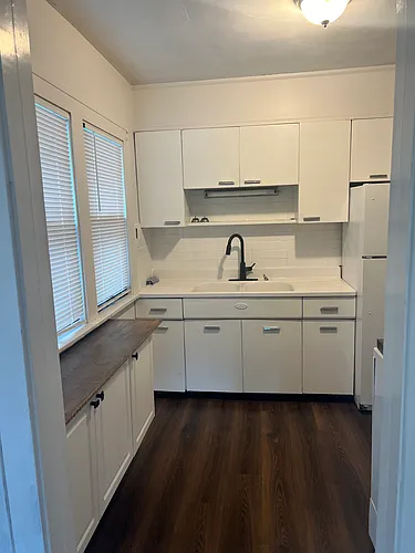 1590 Victoria Ave #2 Photo 1