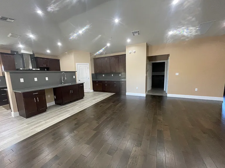 17515 Live Oak St — Photo 30