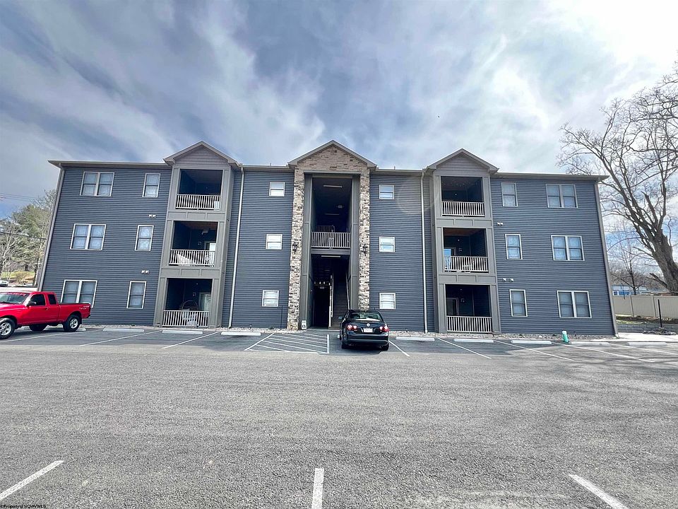 1st image of 21 Greentree Vlg