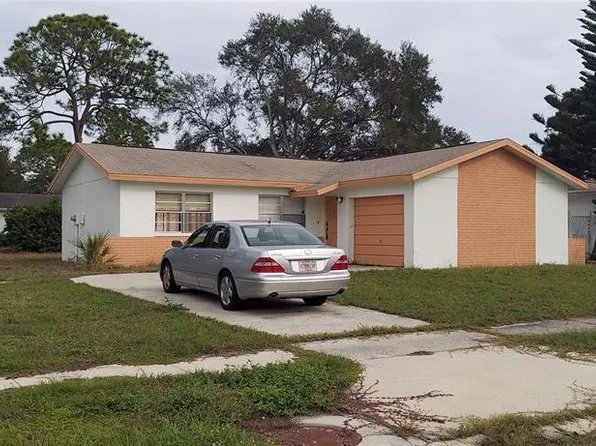 9467 Scott Dr, Seminole, FL 33777