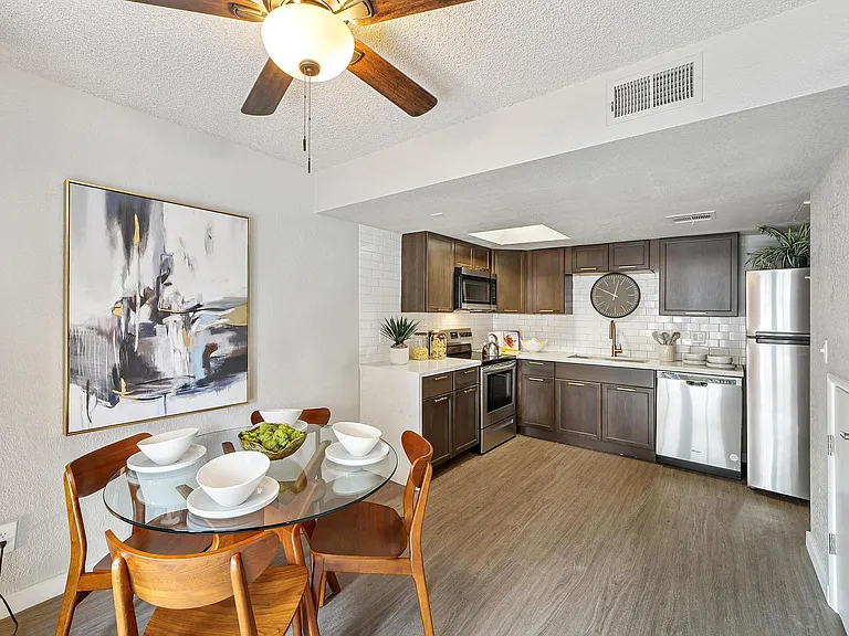 Sunrise in Chandler Apartments — Photo 17