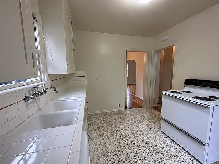 1309 E Michigan Ave — Photo 5