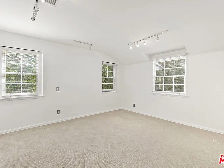 1204 Beverwil Dr — Photo 29