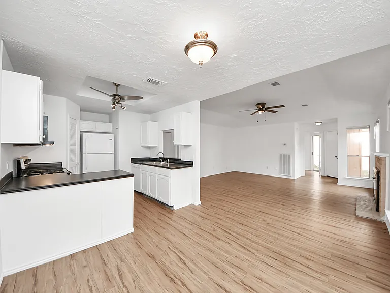 17003 Amidon Dr — Photo 15