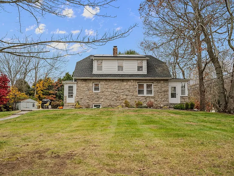 1 E Lake Dr — Photo 2