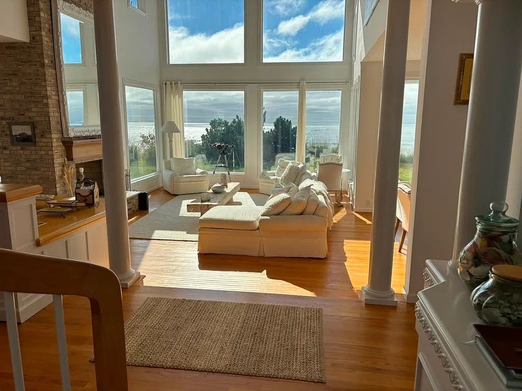 Montauk Oceanfront Home Plus Membership to Montauk Lake Club — Photo 3