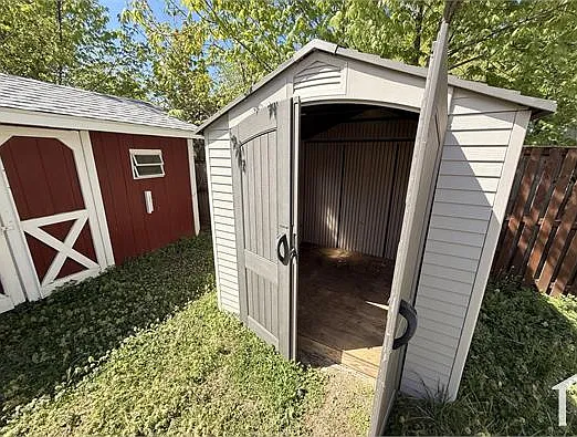 409 Berkshire Ct — Photo 26