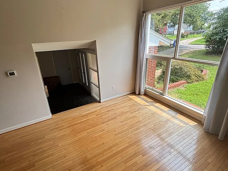 2312 Bedford Ave — Photo 10