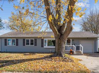1025 N 13th St, Clinton, IA 52732