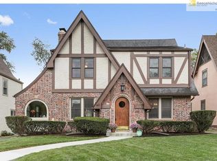 611 Romany Rd, Kansas City, MO 64113