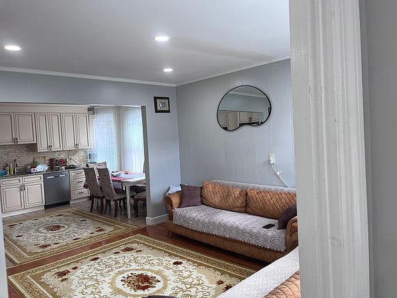 4th image of 70 Westfield Ave