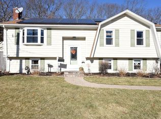 135 Merryknoll Rd, Weymouth, MA 02191