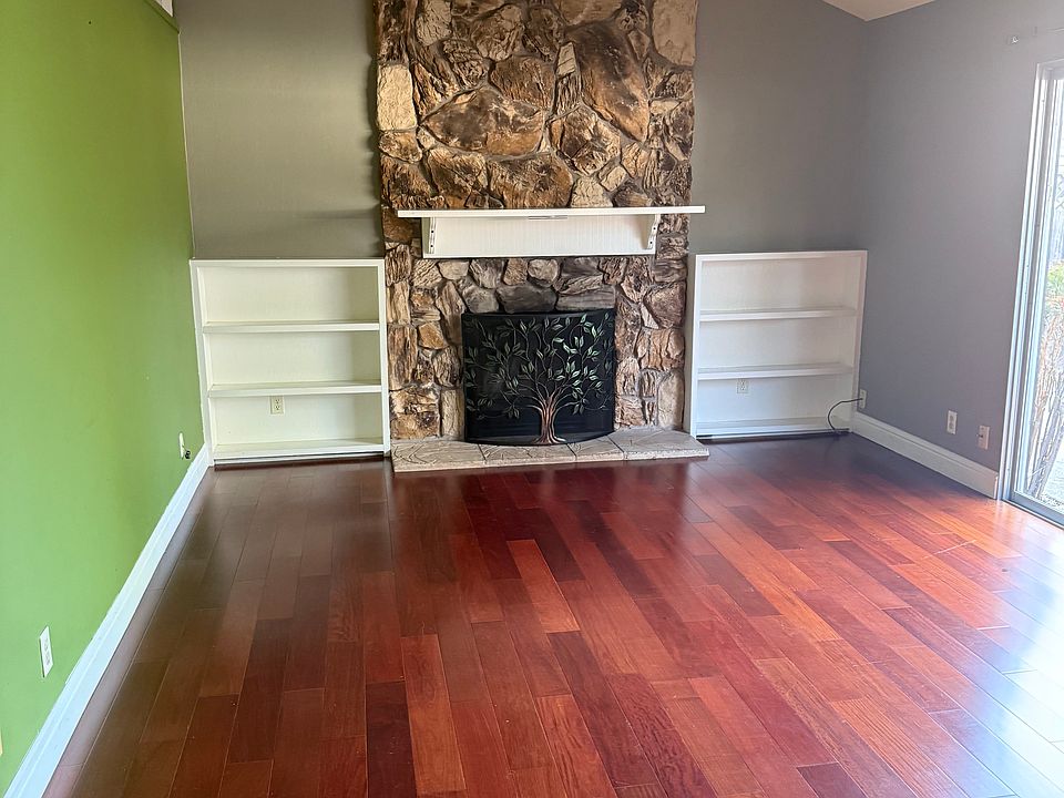 1st image of 19383 Greenwood Cir