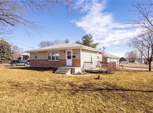 2305 Glenbrook Dr, Des Moines, IA 50316