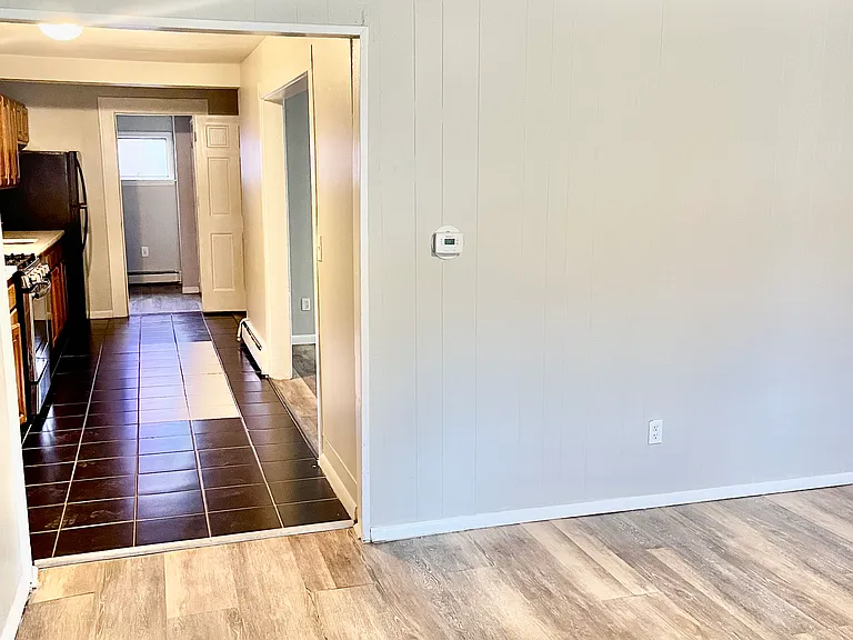 274 E Washington Ave — Photo 4