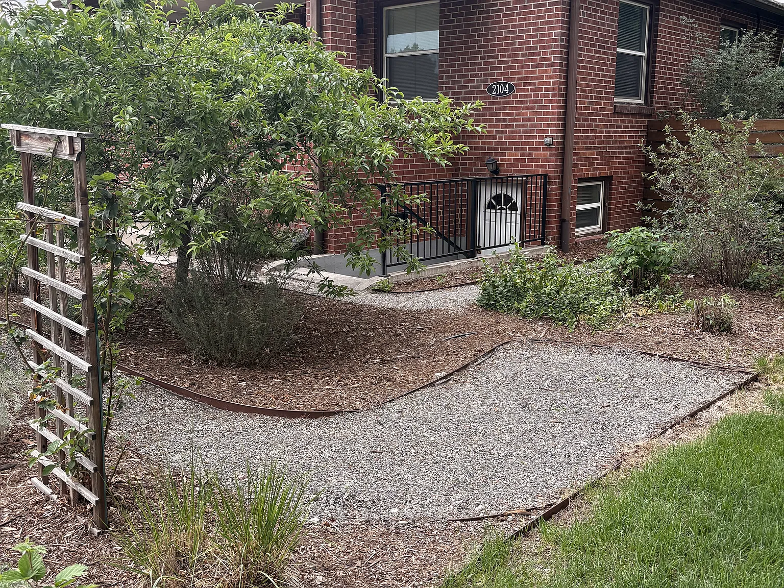 2 bed, 1083 sqft, $2,100 — Photo 2